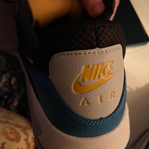 Nike shoes - Picture 3 of 8